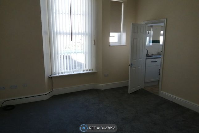 Flat, Belgrave Road, Torquay photo 2