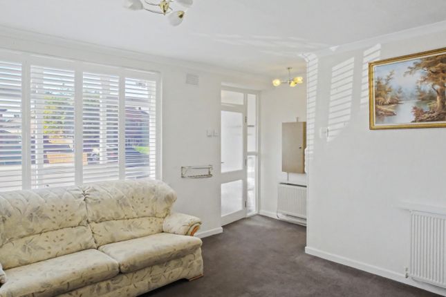78, Linton Avenue, Borehamwood photo 2