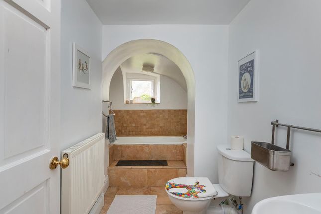 0W2Pcn - Bathroom F.Jpg