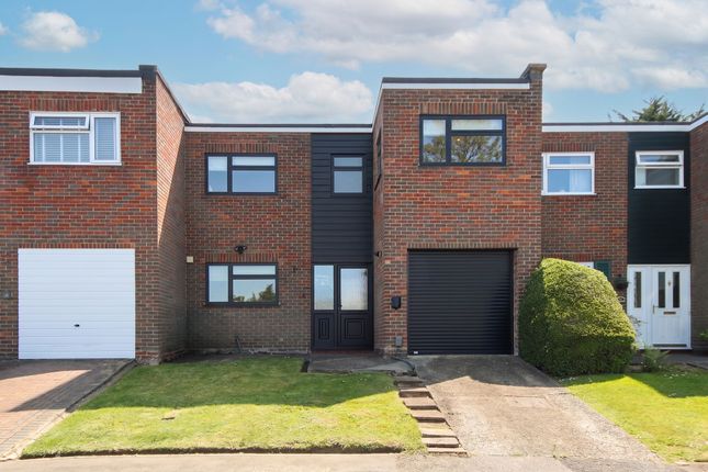 14 Catsey Woods, Bushey photo 2