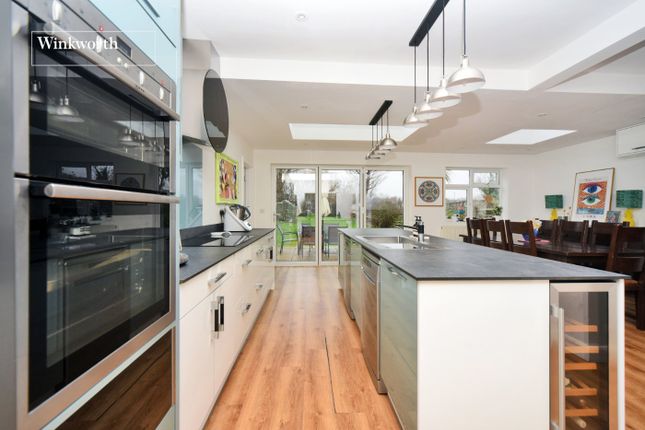 31, St. Clair Drive, Worcester Park photo 4