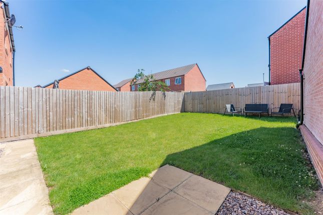 16, Stork Lane, Rothwell photo 4