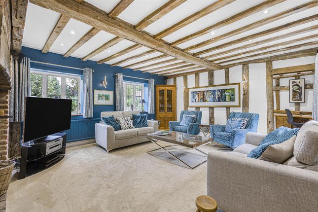 Hall House, Broadoak End, Hertford photo 4