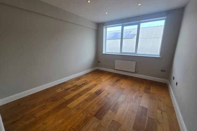 2, nazeing road, waltham abbey photo 4