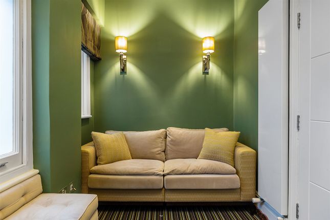 303-323 Kings Road, London photo 3