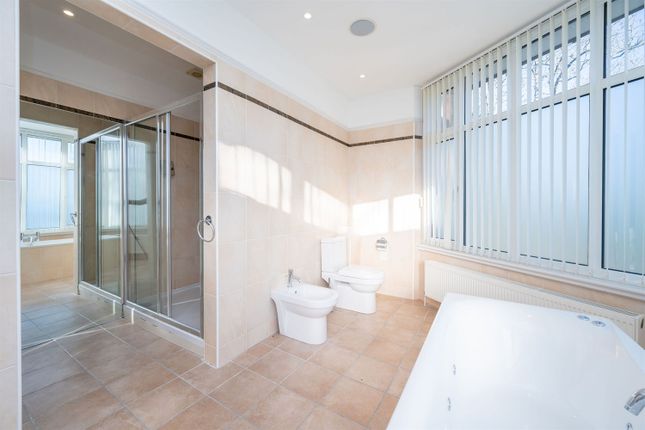 En Suite Bathroom