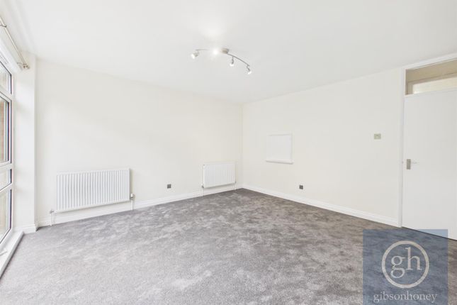 30 Chiswick Court, Moss Lane, Pinner photo 4