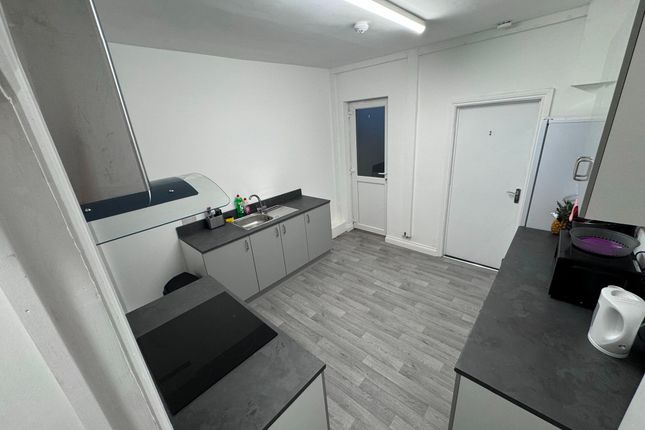 Room 1, 50 College Street, Grantham photo 3