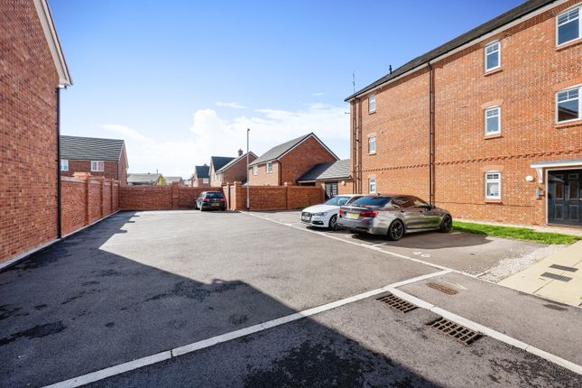 Flat for sale in Bluebell Croft, Dunstable