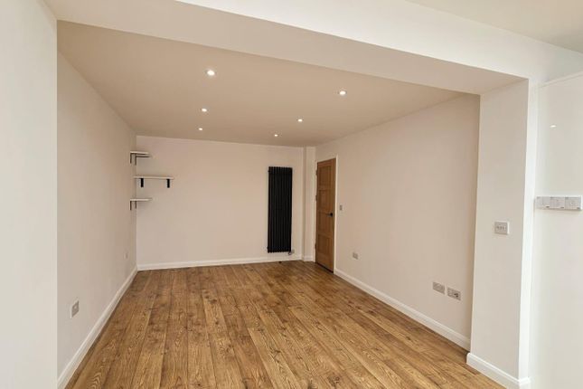Flat 1, 52, Lea Crescent, Ruislip photo 5
