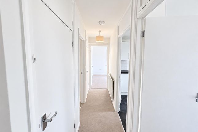 Hanover Way, Windsor photo 3