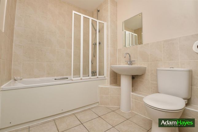Flat for sale in Hendon Lane, Finchley Central