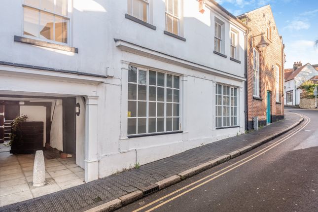 Retail premises to let in Castle Street, Guildford