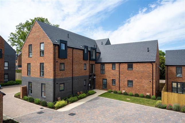 Thumbnail Flat for sale in Cheerio Lane, Woodgate, Crawley, West Sussex