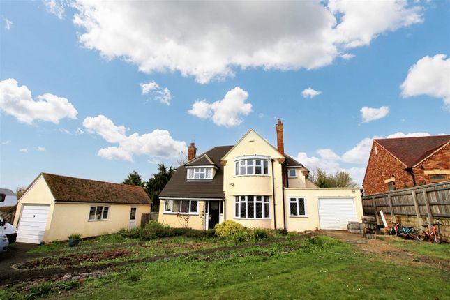 Detached house to rent in Greenhill, Evesham