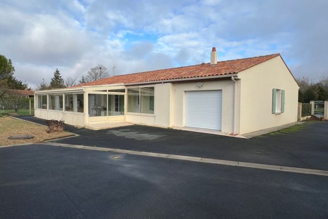 Thumbnail Detached house for sale in Saint-Jean-D'angely France, Charente Maritime, France