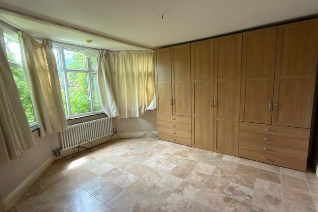 66, Vale Crescent, London photo 2