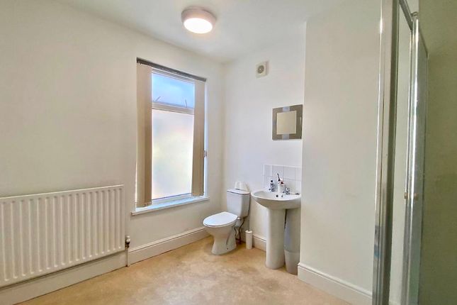 Terraced house to rent in Mona Road - House Share, Sheffield