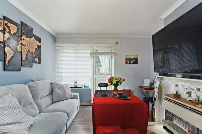 Flat 14/Earlswood House, Streatham Hill, London photo 4