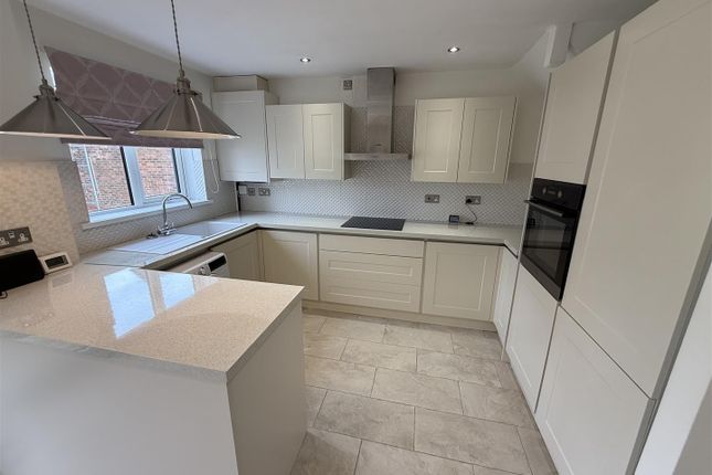 28, Clos Y Gelli, Llanelli photo 4