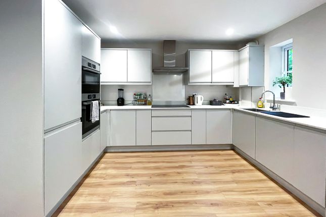 Flat for sale in Station Road, Amersham