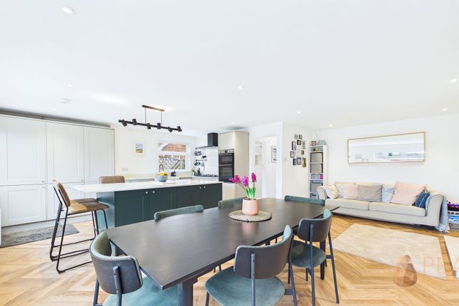 10 Freshfields Close, Lancing photo 3