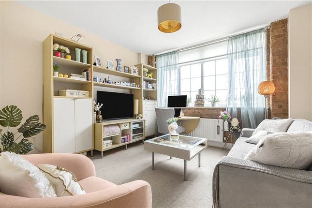 Thumbnail Flat for sale in Furrow Lane, London