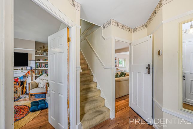 6 Strafford Avenue, Clayhall photo 2