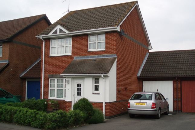 Thumbnail Detached house to rent in Gower Road, Horley
