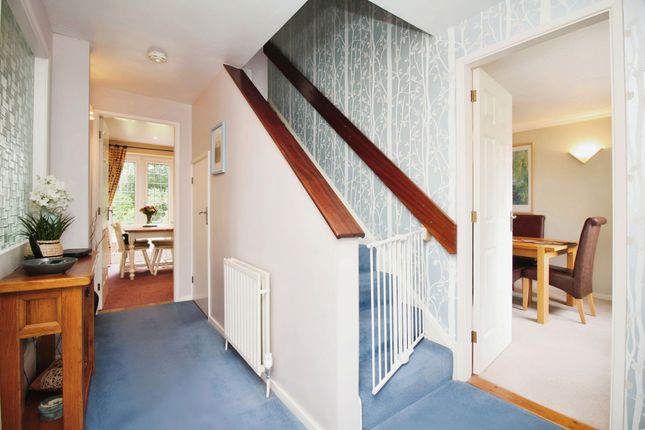 2 Eskdale Close, Leicester photo 4