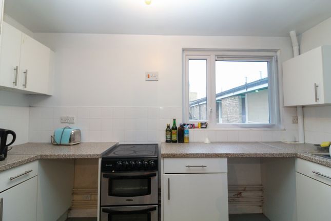 51 Loats Road, London photo 4