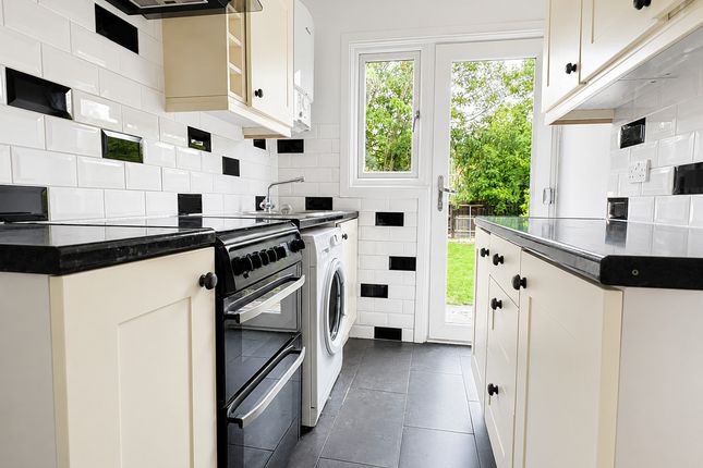 161, Carter Drive, Collier Row photo 4