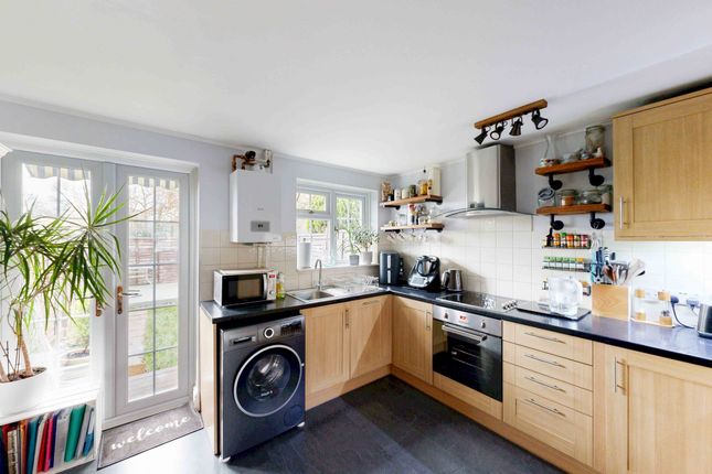 20 Burbeach Close, Crawley photo 3