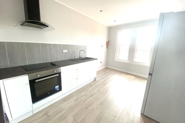 Flat D, 7, Market Place, Warwickshire photo 2