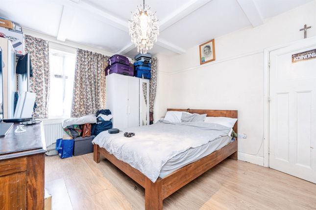 54, Churchill Avenue, Harrow photo 4