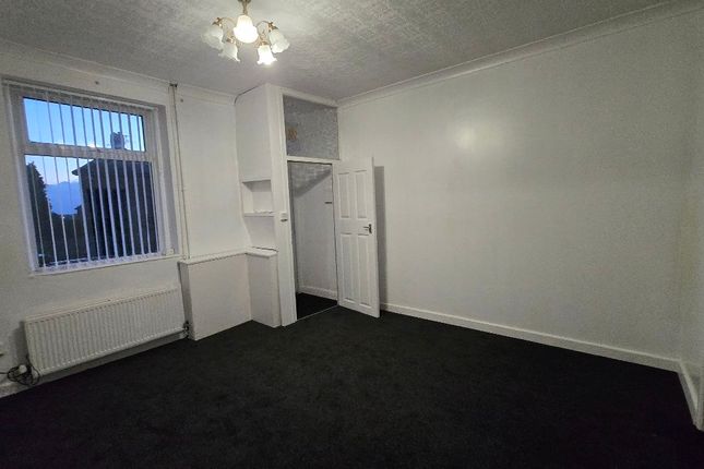 24 Filbert Street, Oldham photo 3
