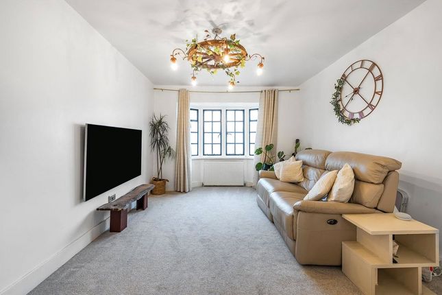 Flat D, 33, South Street, Surrey photo 3