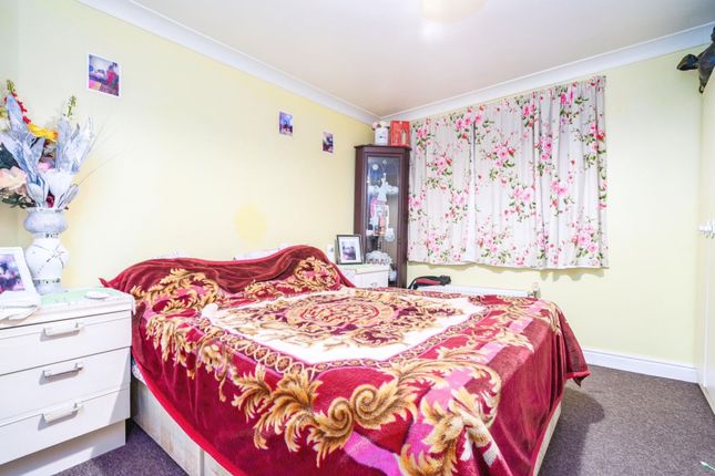 Flat for sale in 43 Cardiff Road, Luton