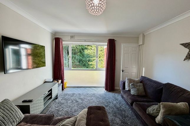 26, Woodfield Park Crescent, Blackwood photo 3