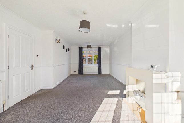 30, Collynson Close, Hull photo 4