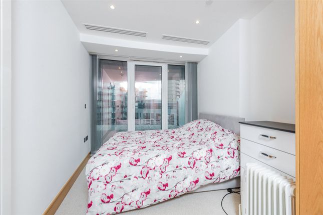 Flat for sale in Arena Tower, 25 Crossharbour Plaza, Canary Wharf