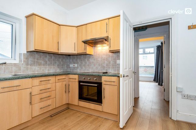 Flat 3, 8, Rochester Road, Plymouth photo 3