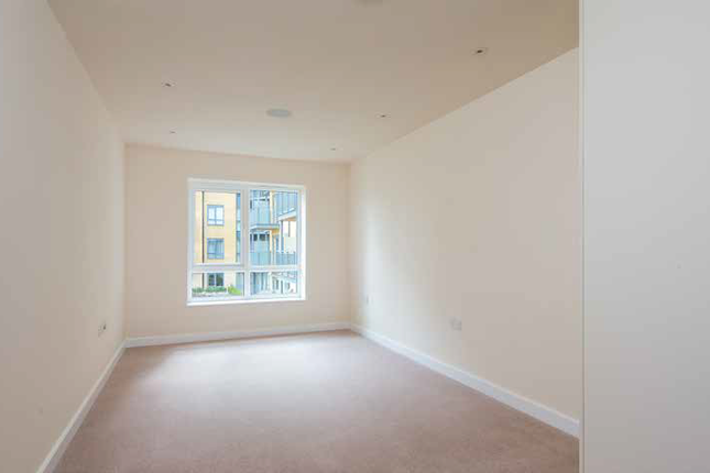 Flat for sale in Boulevard Drive, Edgware