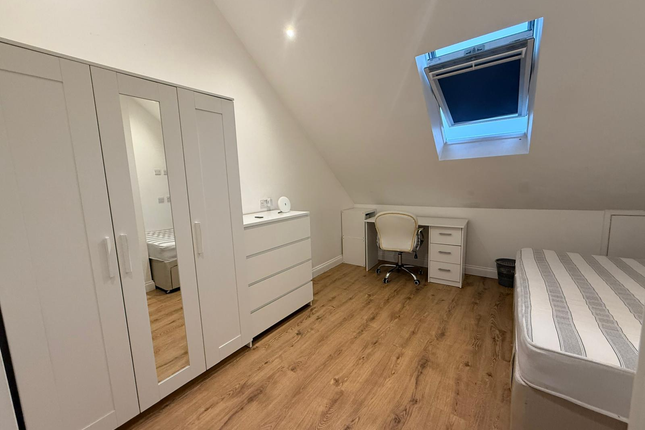 32, Dallow Road, Luton photo 2