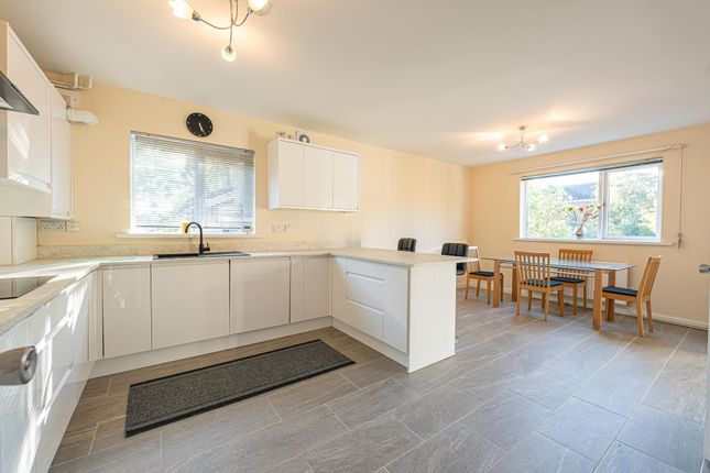 Flat 8, Hafod Court Stow Park Crescent, Newport photo 2