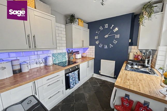 6, Phillip Street, Risca Newport photo 4