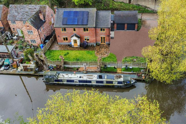 Detached house for sale in 75ft Mooring! Horninglow Road North, Burton-On-Trent