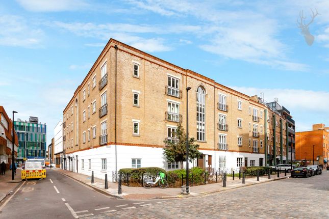 Flat for sale in Raven Row, London