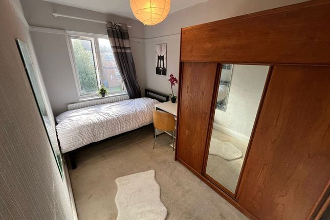 Room 4- £650, Available From 21/08/2025