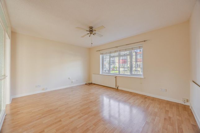 Flat 3 Tracey Court, 96, Blenheim Crescent, Leigh-On-Sea photo 4